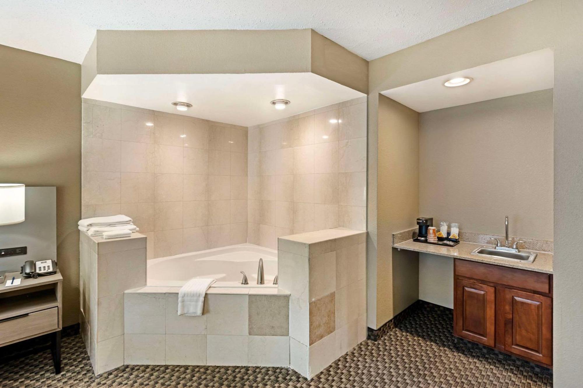 Comfort Inn & Suites Carneys Point Exteriér fotografie